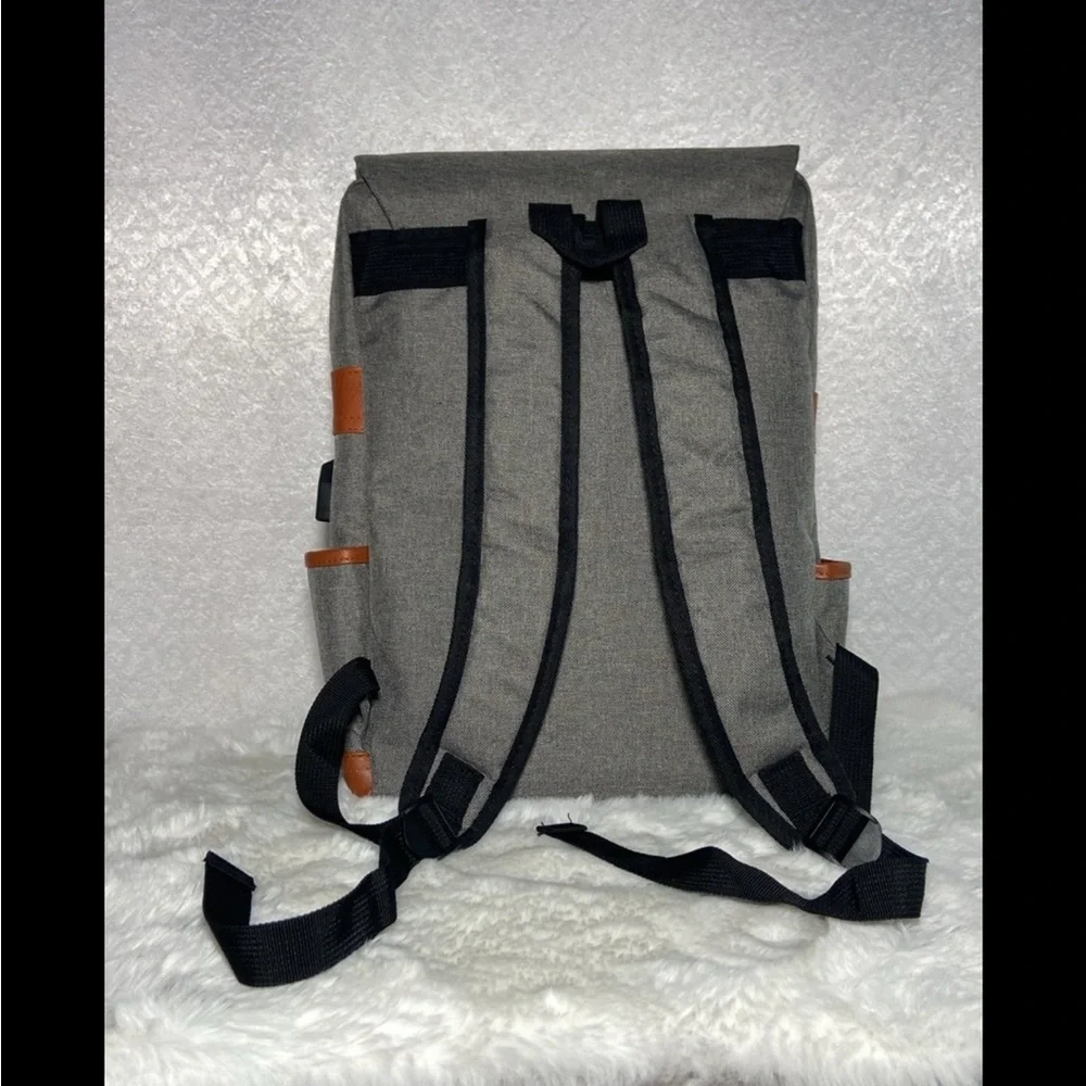 Mencio TRENDS Laptop Gray Backpack With USB Charging Connector